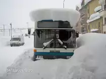 MB 405 (ex. VROG Oberes Glattal) abgestellt im tief verschneiten Airolo, 07.02.2009.