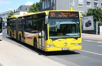 EVAG 4528 (E VG 4528) mit der Linie 169 am Postamt in Velbert, 11.6.2010.
Die Linie 169 soll von der Rheinbahn und Schiwy Reisen �bernommen werden.
Die EVAG f�hrt dann nur noch denn kurzen Essener Teil der 169 von Bredeney bis Heidhausen.
