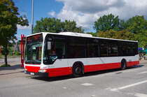Hochbahn 1025 am 2.September 2010 am Glashtter Markt.
