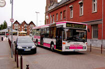 Ein Mercedes Bus der Firma Herlitschka bedient am 2.9.2010 die Linie 864, hier ist er auf der Konstantinstrae in Giesenkirchen zu sehen.
