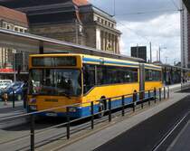 Mercedes-Benz O 405 N (Niederflur-Stadtversion) auf der Linie 73 am Hauptbahnhof.