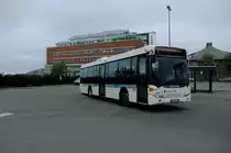 Das im zweiten Weltkrieg weitgehend zerst�rte Bod� ist zwar nicht unbedingt h�bsch anzusehen, daf�r mit diversen Stadtbuslinien gut erschlossen. NordlandBuss setzt hier Scania OmniCity ein, standesgem�ss zweit�rig und in �berlandausf�hrung. Aufnahme im Zentrum am 1.7.2010. 
