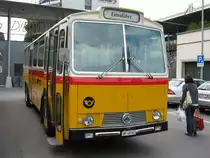 Saurer Postauto vor dem Bahnhof in Chur, 04.09.2010.