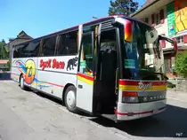 Ein Setra S 315 HD Reisebus vor dem Bahnhof der Gurtenbahn in Wabern am 04.09.2010