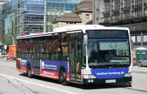 Hochbahn 6909 (HH HN 2969) macht Werbung f�r VWA.
Hamburg HBF, 17.6.2010.