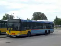 MAN Niederflurbus 2. Generation auf der Linie 195 nach S-Bahnhof Mahlsdorf am S-Bahnhof Marzahn.