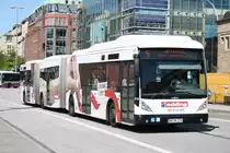 Hochbahn 8710 (HH HN 2790) macht Werbung f�r Edding.
Hamburg HBF, 17.6.2010. 