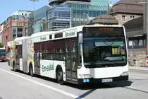 Hochbahn 7854 (HH HN 2884) macht Werbung f�r Em-eukal.
Hamburg HBF, 17.6.2010.