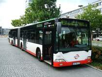 MB Citaro , Linie CE 31 von BO Hbf./Bbf. nach Hattingen ,
dieser MB Citaro verf�gt �ber 54 Sitz.- und 93 Stehpl�tze.
(11.09.2007)