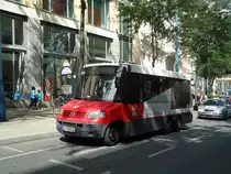 Wiener Linien Nr. 8353/W 1700 LO VW/Kutsenits am 9. August 2010 Wien, K�nigsklostergasse