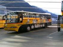 Eines von vielen Postautos im Busbahnhof von Chur am 28.12.06 gegen Mittag.