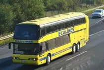 Gelber Neoplan Reisebus, auf der A2, am 19.09.2010