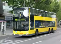 MAN Lion's City DD (Doppelstock) auf der Linie M46 nach S+U Bahnhof Zoologischer Garten an der Haltestelle Charlottenburg Europa-Center.