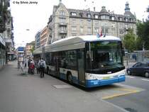 Swisstrolley 155 am 9.9.07 beim Helvetiaplatz. Anl�sslich des 125 j�hrigen VBZ Jubil�um sind die Bussem it �Fhnchen geschm�ckt.
