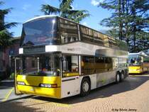 Neoplan N4026 am 8.9.07 auf der SanBernadino Route Chur-SanBernadino-Bellinzona. Leider wurde dieses Postauto mit einem v�llig unpassenden Werbeanstrich versaut. Obwohl soviele Fahrzeuge h�tte, musste ausgerechnet diesen Neoplan verschandeln.