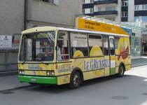 Elektro Bus Nr.3  VS 143 406 in Zermatt mit Vollwerbung f�r einen K�se.  Bild vom 18.04.2007