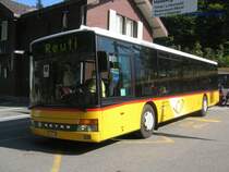 Auf dem Br�nigpass wartet einen Setra der Postauto AG am Sonntag 16. Sept die Anschl�sse der ZB ab.