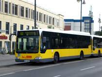 Mercedes-Benz O 530 LE  (Citaro) auf der Linie 122 nach Waidmannslust Tittiseestrae am U-Bahnhof Kurt-Schumacher-Platz.