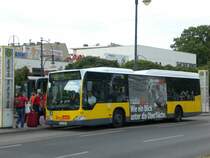 Mercedes-Benz O 530 LE  (Citaro) auf der Linie 128 nach Flughafen Tegel am U-Bahnhof Kurt-Schumacher-Platz.
