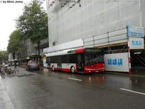 Stadtbus Winterthur Nr. 224 (Solaris Urbino 12) am 25.9.2010 beim Hauptbahnhof vor dem Manor, wo die berlandbusse ihre Pause abwarten. Der Solaris 224 wird danach einer der 3 Umlufe, die Stadtbus Winterthur auf der Linie 670 fhrt, fahren.