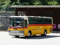 Mercedes / UR 9107 - Postbus nach G�scheneralp bei der Haltestelle vor dem Bahnhof in G�schenen am 07.09.2007