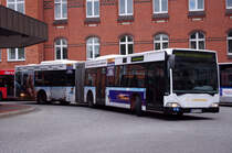 Hochbahn 7013 am 28.Juli 2010 auf Leerfahrt nach Teufelsbrck, Fhre um dort wieder die E86 nach Altona aufzunehmen. (Aufgenommen Bf.Altona)