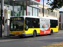 Mercedes-Benz O 530 LE  (Citaro) auf der Linie 122 nach Waidmannslust Tittiseestrae am U-Bahnhof Kurt-Schumacher-Platz.