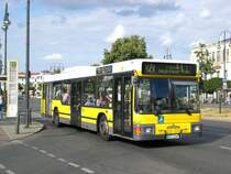 MAN Niederflurbus 1. Generation auf der Linie X21 nach U-Bahnhof Jakob-Kaiser-Platz am U-Bahnhof Kurt-Schumacher-Platz.
