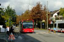 Autobus unter Fahrleitung: Stadtbus Winterthur Wagen 325 (ZH 687'325, 2000) am 26.9.2010 unterwegs auf der Linie 2 bei der Haltestelle  Blumenau . 