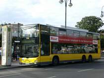 MAN Lion's City DD (Doppelstock) auf der Linie 125 am U-Bahnhof Kurt-Schumacher-Platz.