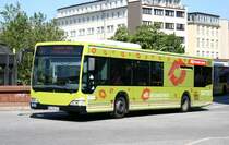 Hochbahn 6919 (HH HN 2979) mit Werbung fr das Depot.
Hamburg Altona Bahnhof, 17.6.2010.