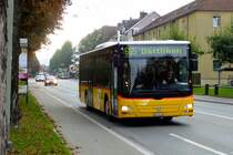 Seit einigen Jahren schon fahren PostAutos auf der Stadtbuslinie 665 nach Dttlikon. Am Morgen des 29.9.2010 war unter anderem der Lion's City Nr. 212 von PU Motrag, Flaach, im Einsatz, zu sehen bei der Blumenau. 