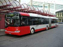 Solaris Gelenkbus 336 eingeteilt auf der Linie 2 im Busbahnhof vor dem SBB Bahnhof 28.10.2006