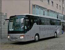 Dieser Setra S 415 GT HD, fotografierte ich am 14.09.2010 in der N�he des Bahnhofs von Passau.