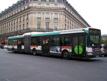 Agora Gelenkbus NR 1537, der Linie 27, an der Haltestelle  Opera  am 03/10/10.