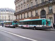 Auf dieses Bild sieht mann den Unterschied zwischen ein Agora Line (Wagen 8156 auf der Linie 81) und ein Agora Solo (Wagen 7894 auf der Linie 29).