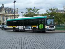 Scania Omnicity solo Nr 9362 der Linie 83 an der Haltestelle  Place d'Italie  am 02/10/10.