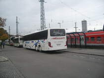 Setra S 419 UL, Missel (Ulm-Eggingen), PNV Ulm.

Kennzeichen: UL-M 943
Aufnahmeort: Ulm (ZOB)
Aufnahmedatum: 5.10.2010