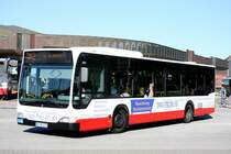 Hochbahn 2731 (HH HN 2731) mit Werbung fr Rauschning Sanitrtechbik.
Hamburg Harburg ZOB, 17.6.2010.