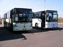 23. 4. 2010, Tag der offenen Tr bei Evobus Bohemia im Prag: zwei Fahrzeuge der Integro-Familie, aber doch keine Integros - links der Intouro, rechts Tourismo RH.