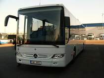 23. 4. 2010, Tag der offenen Tr bei Evobus Bohemia im Prag: der Tourismo RH, mit etwa abgefahrenen 1500 km echt nagelneuer Vorfhrwagen 1AR 9850.