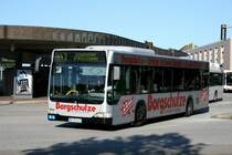 Hochbahn 2623 (HH HN 2623) macht Werbung fr Borgschulze.
Hamburg Harburg ZOB, 17.6.2010.