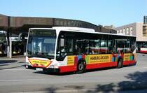 Hochbahn 2403 (HH HN 2403) macht Werbung fr die Hamburg Arcaden.
Hamburg Harburg ZOB, 17.6.2010.