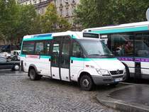 MB Sprinter Nr 839 an der Haltestelle  Porte de Clignancourt  am 04/10/10.