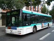 NL 223 Nr 9195 der Linie 21 an der Haltestelle  Porte de Gentilly  am 02/10/10.