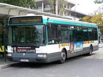 Agora Solo Nr 7598 der Linie 184, an der Haltestelle  Porte d'Italie  am 02/10/10.