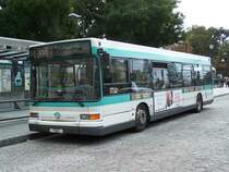 Heuliez GX 317 Nr 1048 der Linie 131, an der Haltestelle  Porte d'Italie  am 02/10/10.