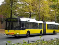 MAN Niederflurbus 2. Generation als SEV f�r die Stra�enbahnlinie M13 zwischen Wedding Virchow-Klinikum und Wei�ensee Gustav-Adolf-Stra�e/Amalienstra�e.