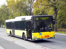 MAN Niederflurbus 2. Generation auf der Linie 128 nach Flughafen Tegel am U-Bahnhof Osloer Stra�e.