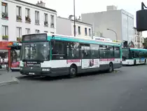Agora Solobus Nr 2280 der Linie 154, an der Haltestelle  St-Denis Porte de Paris  am 01/10/10.